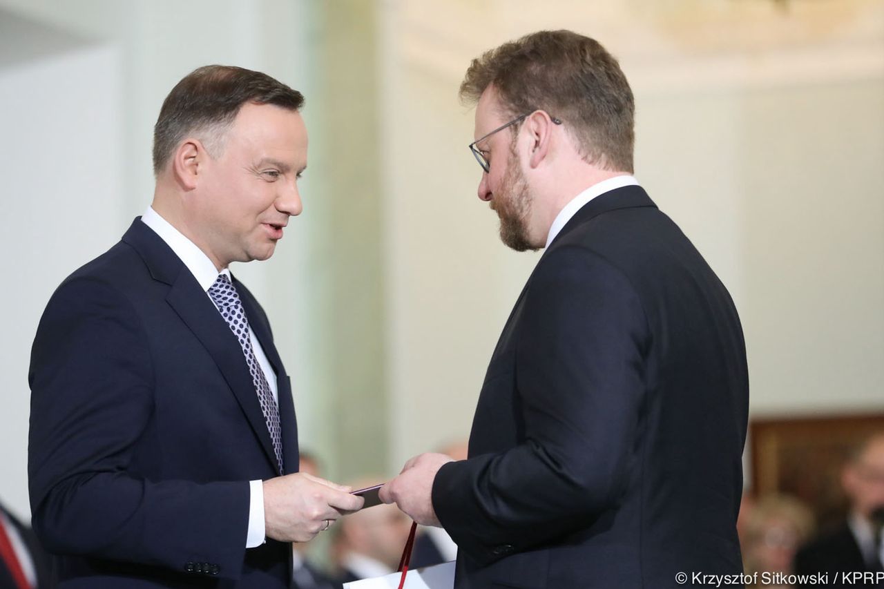 Andrzej Duda i Łukasz Szumowski chcieli mieć wpływ na realizację scenariusza: "wybory w pandemii". Wyszło średnio