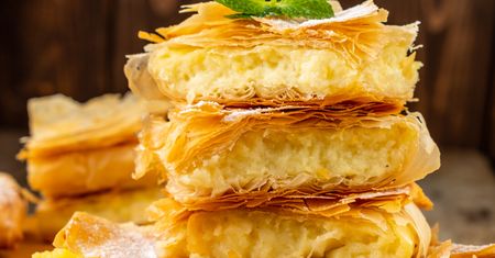 Grecy jedzą codziennie na śniadanie. Parówki i jajecznica nie mają szans