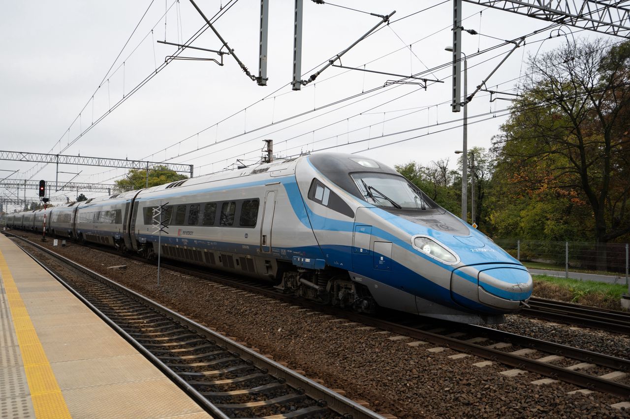 Pociąg Pendolino jechał tak szybko, że nie zdążył zatrzymać się na stacji w Tarnowie. Zdj. ilustracyjne