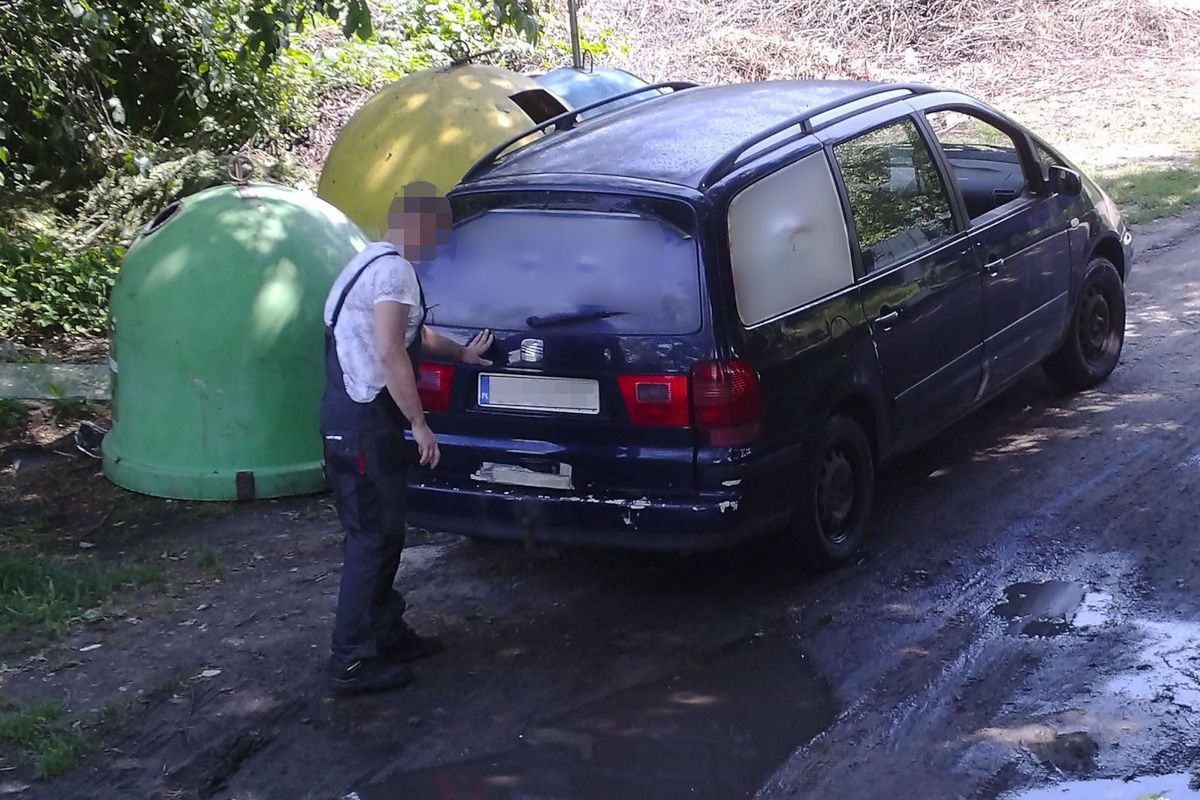 500 zł kary za wyrzucenie śmieci. Przyłapano go na działkach