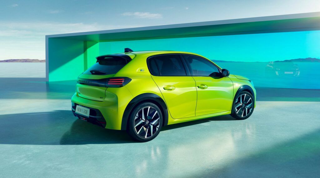 Odświeżony Peugeot e-208