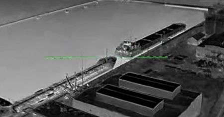 Atak ukraińskich dronów w Rosji. W ogniu tankowiec, port i skład ropy
