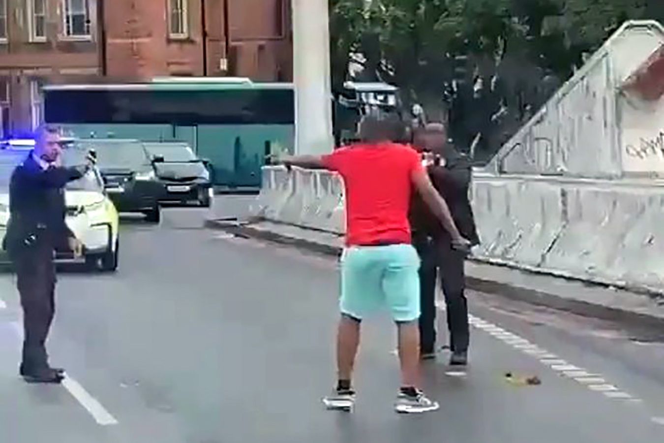 Londyn: Skoczył z mostu, uciekając przed policją. Zmarł w szpitalu