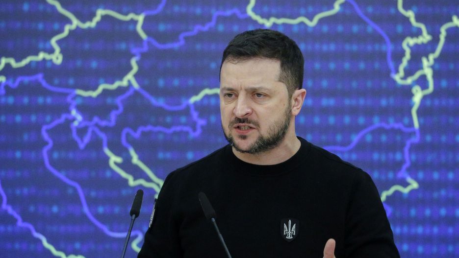 Ukrainian President Volodymyr Zelensky speaks at a meeting with media following the Ukraine - EU summit in Kyiv, Ukraine, 03 February 2023. Ursula von der Leyen and and Charles Michel accompanied by 15 Commissioners, visit Kyiv to meet with Ukrainian top officials and take part in the EU-Ukraine summit, the first summit since the European Council granted Ukraine the status of EU candidate amid Russia's invasion. Ukraine applied for EU membership in February 2022 and was granted EU candidate status in June 2022. EPA/SERGEY DOLZHENKO Dostawca: PAP/EPA.