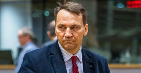 Porażka Sikorskiego w sondażu. Tak zareagował