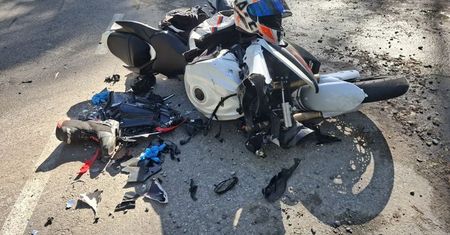 Wejherowo: Wypadek z udziałem dwóch motocyklistów i osobówki. Kierujący Suzuki trafił do szpitala