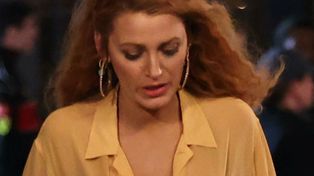 Upokarzająca scena porodu. Grała naga w podłych warunkach