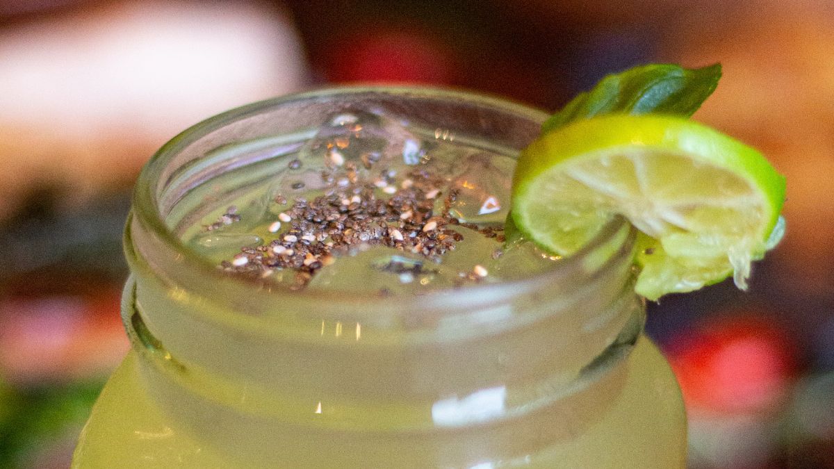 Chia fresca to orzeźwiający napój idealny na upalne dni