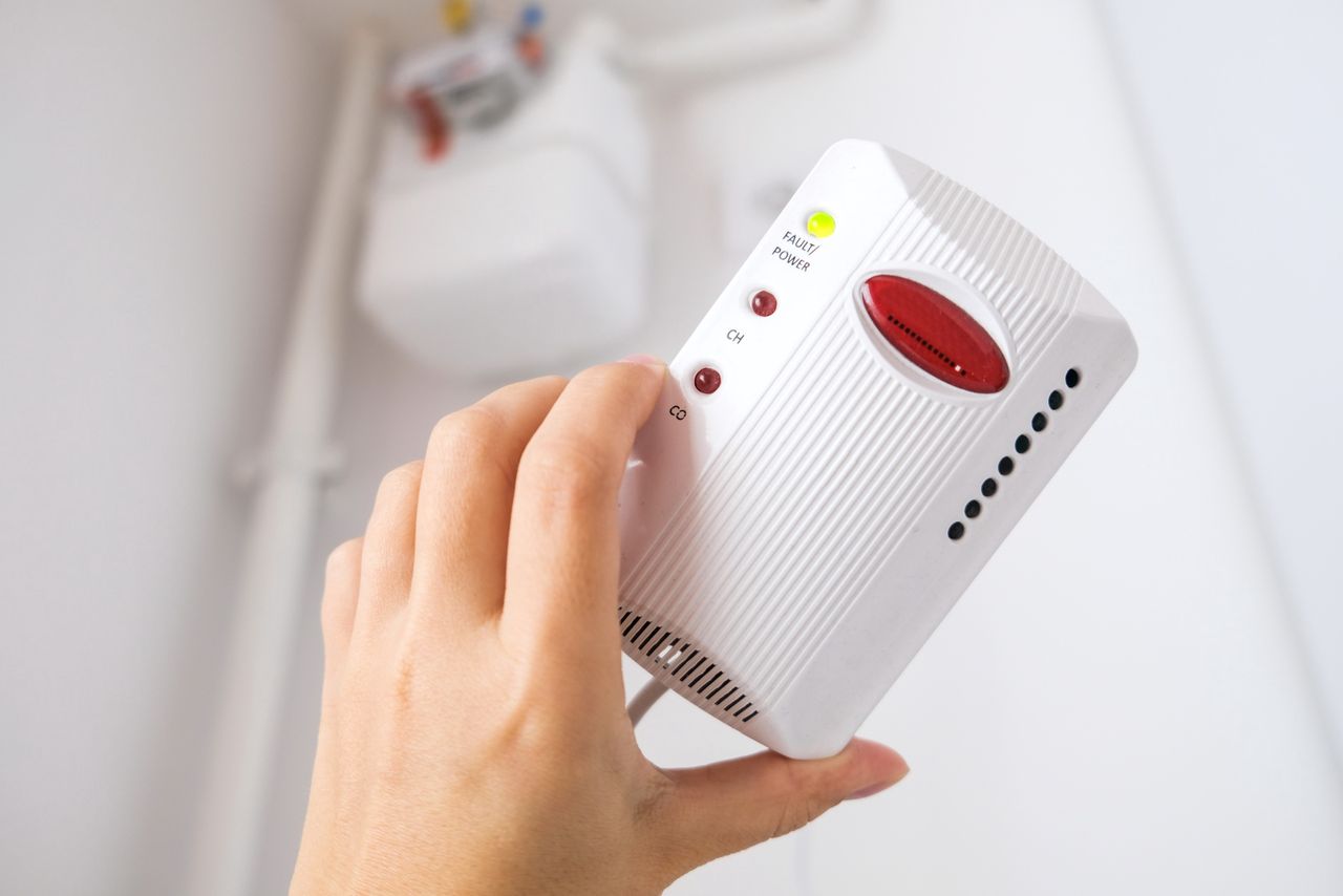 Poznań: ZKZL rusza z akcją na sezon grzewczy i rozdaje czujniki czadu