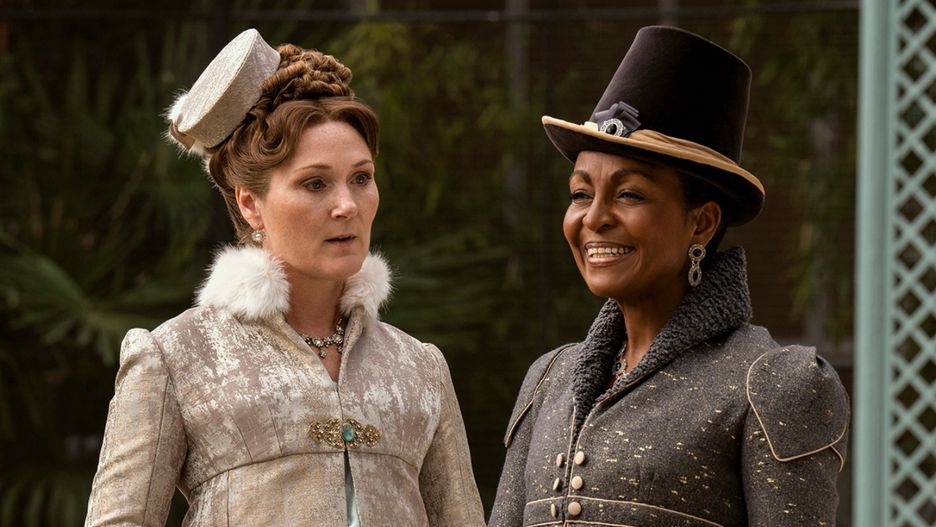 Ruth Gemmell i Adjoa Andoh w "Bridgertonach"