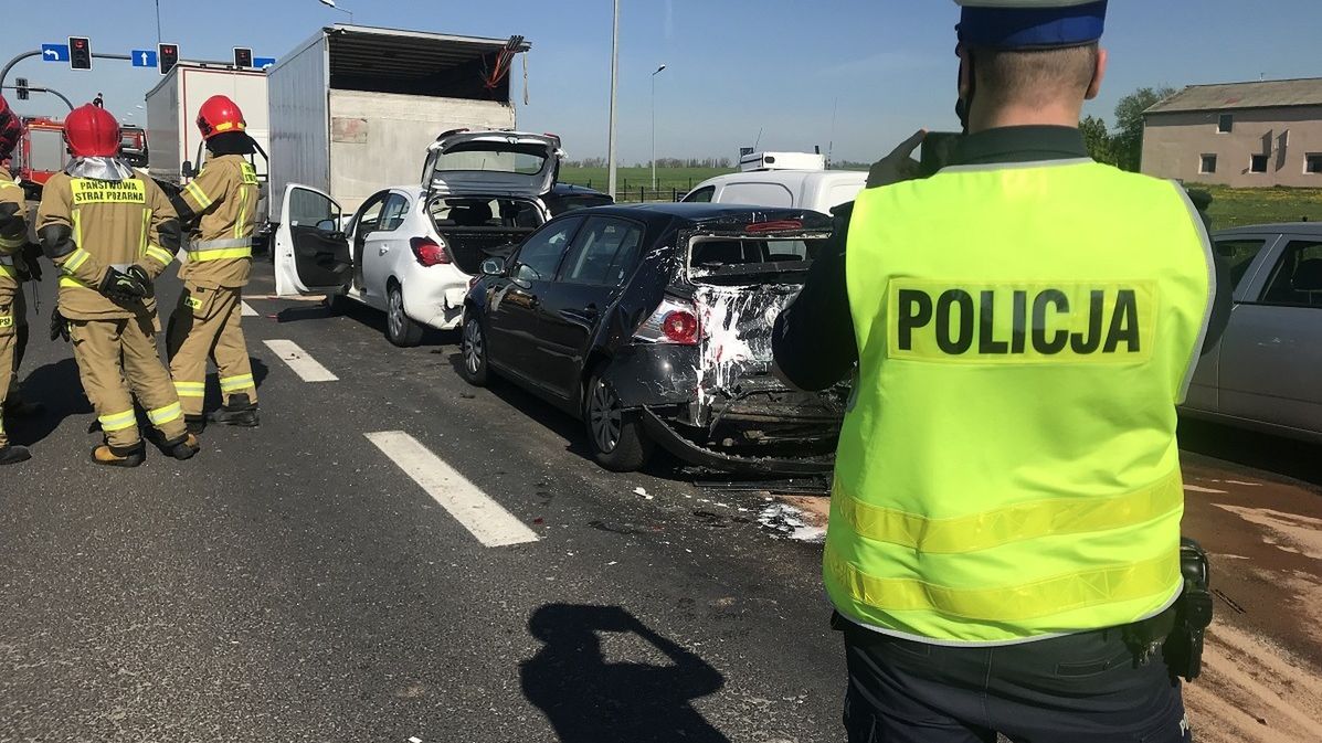 Sprawca tego karambolu, kierujący ciężarówką, miał w wydychanym powietrzu aż 2,5 promila