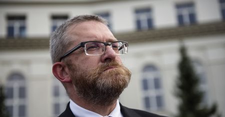 "Będziesz pan wisiał". Prokuratura podjęła decyzję w sprawie tych słów Grzegorza Brauna
