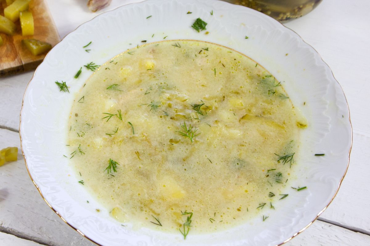 Zupa ogórkowa to klasyk polskiej kuchni