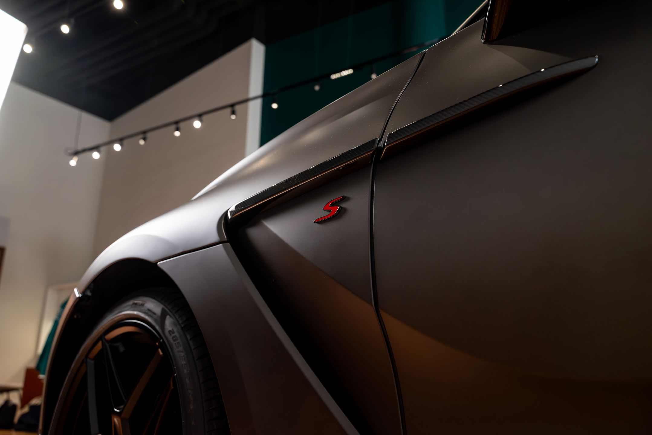 Aston Martin DBX S