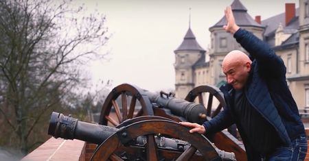 Świetny film z Najmanem. Pokazał miejsca, które pozna większość z was