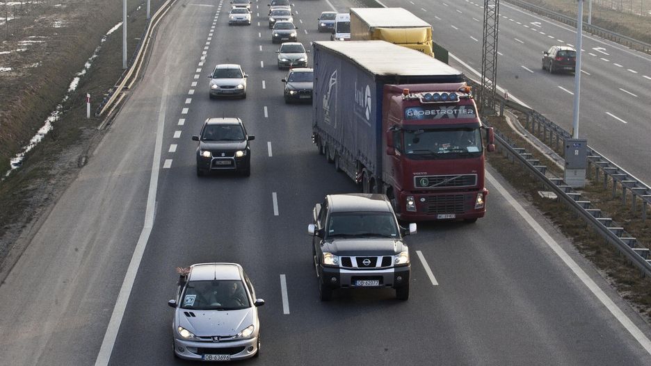 Uwaga skierowana jest na rozmowy handlowe i zapasy paliw w USA.