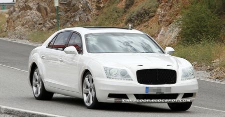 Nowy Bentley Continental Flying Spur w nietypowym kamuflażu [aktualizacja]