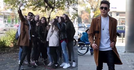 Kwiatkowski szczerzy się do selfie z fankami