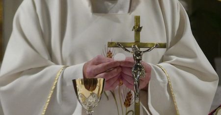 Kościół kombinuje, by nie płacić za pedofilię. Chroni aktywa warte 2 mld dolarów