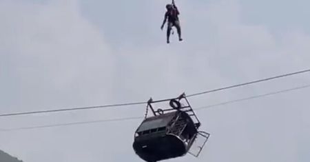 Zawiśli 300 metrów nad ziemią. Wielka akcja ratunkowa