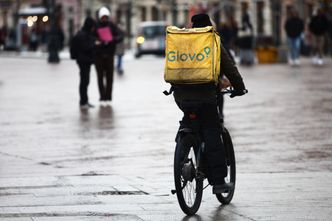 Unia wprowadza regulacje dla pracowników na aplikacje. Ekspert: "Cywilizują rynek pracy"