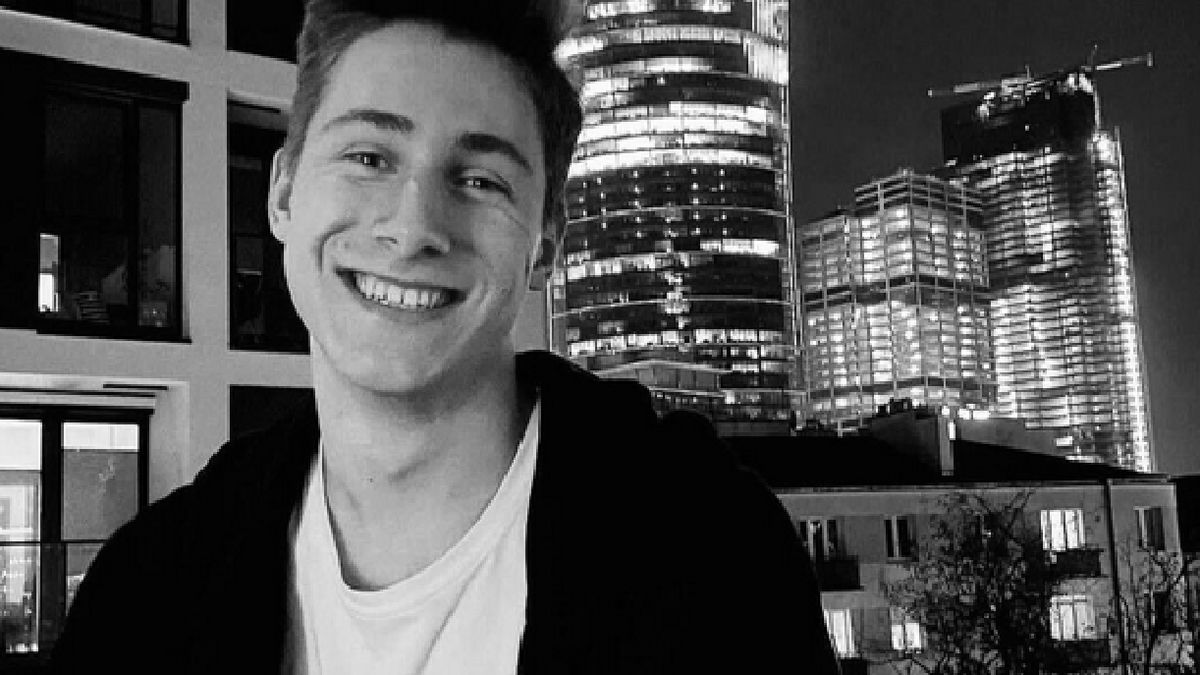 Koledzy żegnają studenta SGH> 