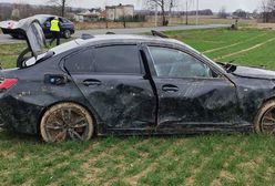 Policyjny pościg za BMW. Samochód dachował