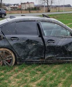Policyjny pościg za BMW. Samochód dachował