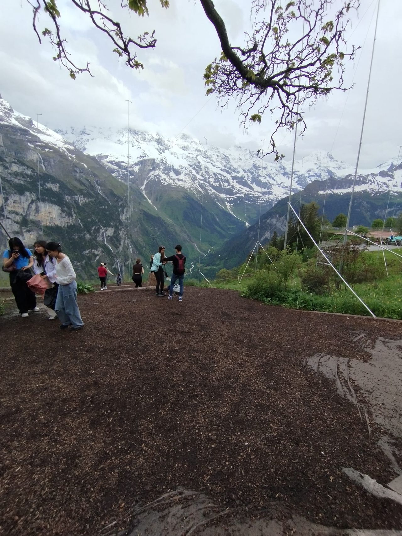 This spot is where young people most like to take photos for social media. The closer they get to the edge of the cliff, the more satisfied they are.