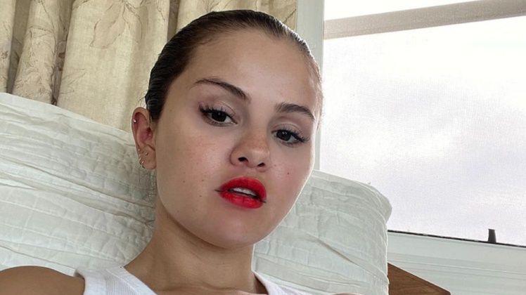 Selena Gomez publikuje wydekoltowane selfie