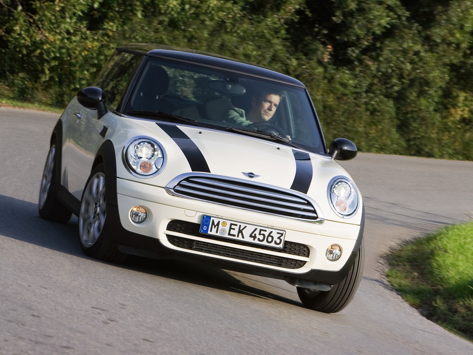 Mini Cooper D nie porywa osiągami, ale i tak prowadzi się jak marzenie