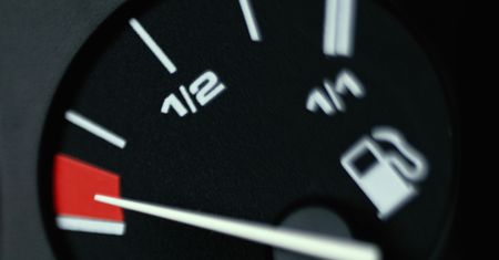 Krzyżówka dla zmotoryzowanych. Sprawdź, co wiesz o rezerwie paliwa