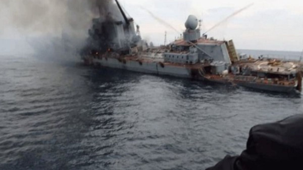 Zaatakowany krążownik "Moskwa"