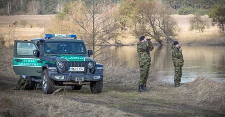 Zakrwawiona kobieta w śpiworze. Dramat na granicy