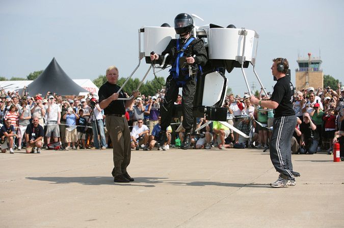 Zejdźmy na ziemię – jetpacki wcale nie są bliżej nas!