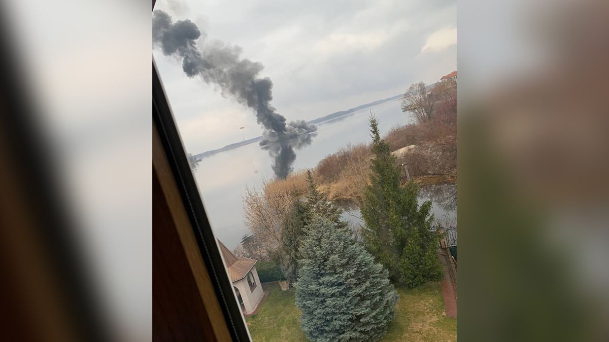 Wojna na Ukrainie: Dziennikarz opublikował nagrania pokazujące zestrzelenie śmigłowców 1