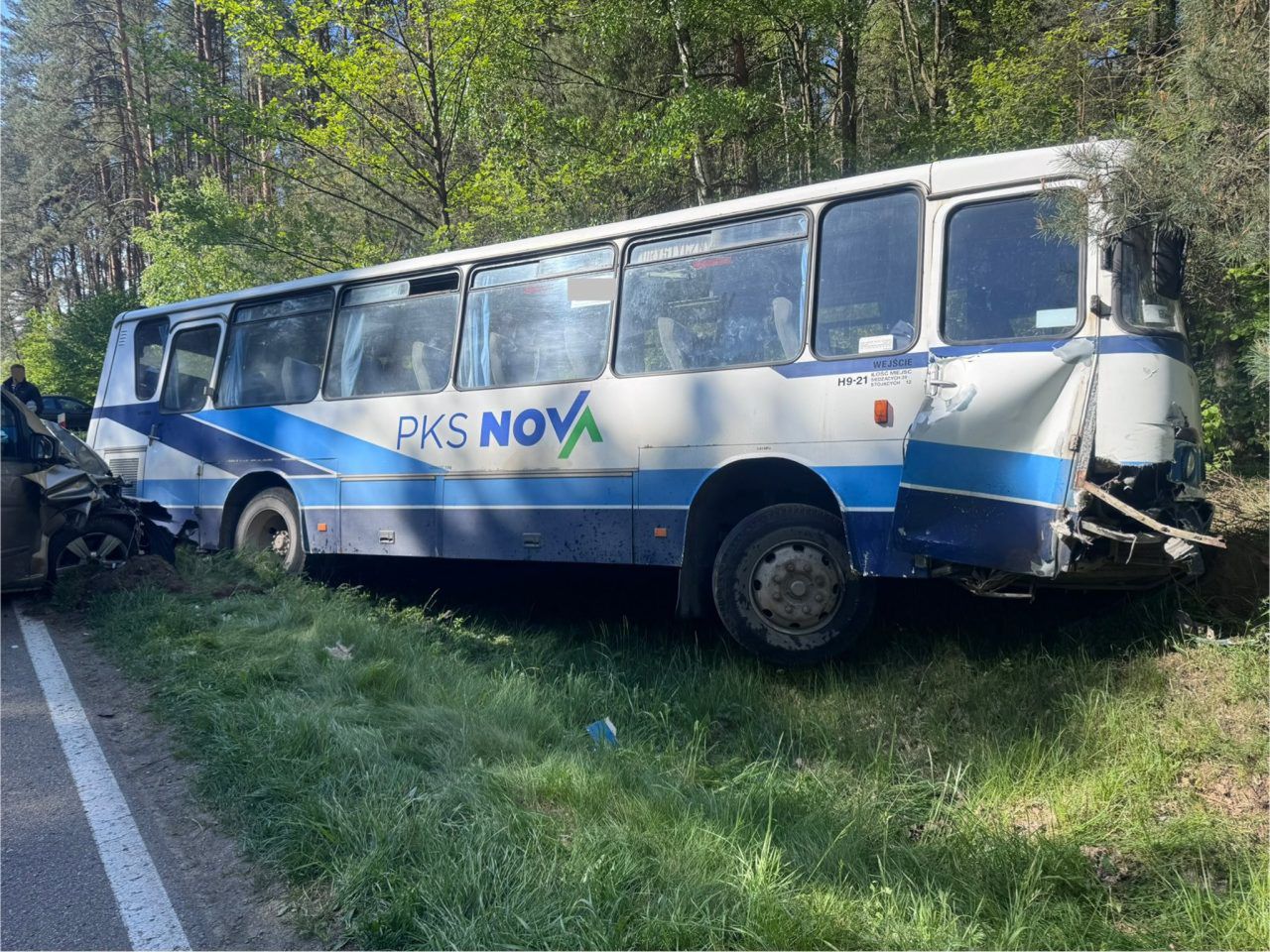 Nie żyje kierowca autobusu szkolnego. Tragiczny finał wypadku na Podlasiu