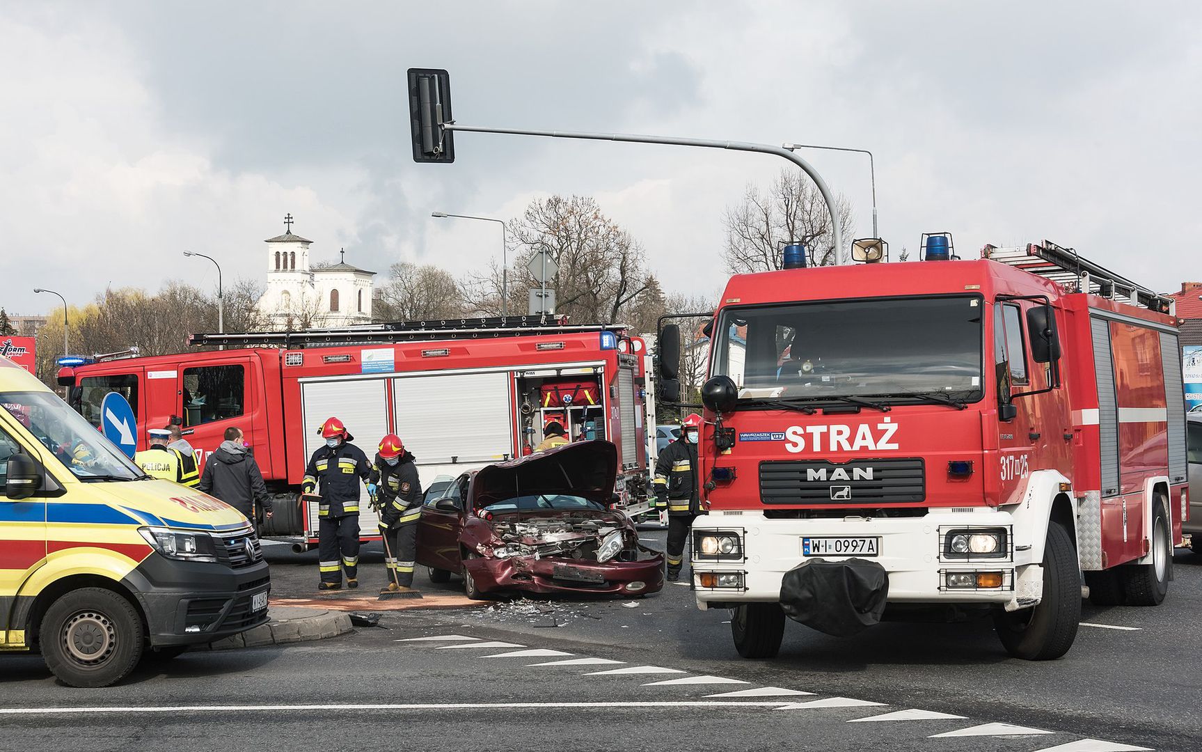 Koszmarny wypadek w Łodzi. Mężczyzna zmiażdżony przez dwa pojazdy