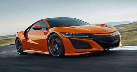 NSX został delikatnie odświeżony. Jest też nieco szybszy