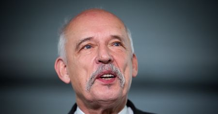 Otwock. Janusz Korwin-Mikke poszedł do sklepu w samej bieliźnie