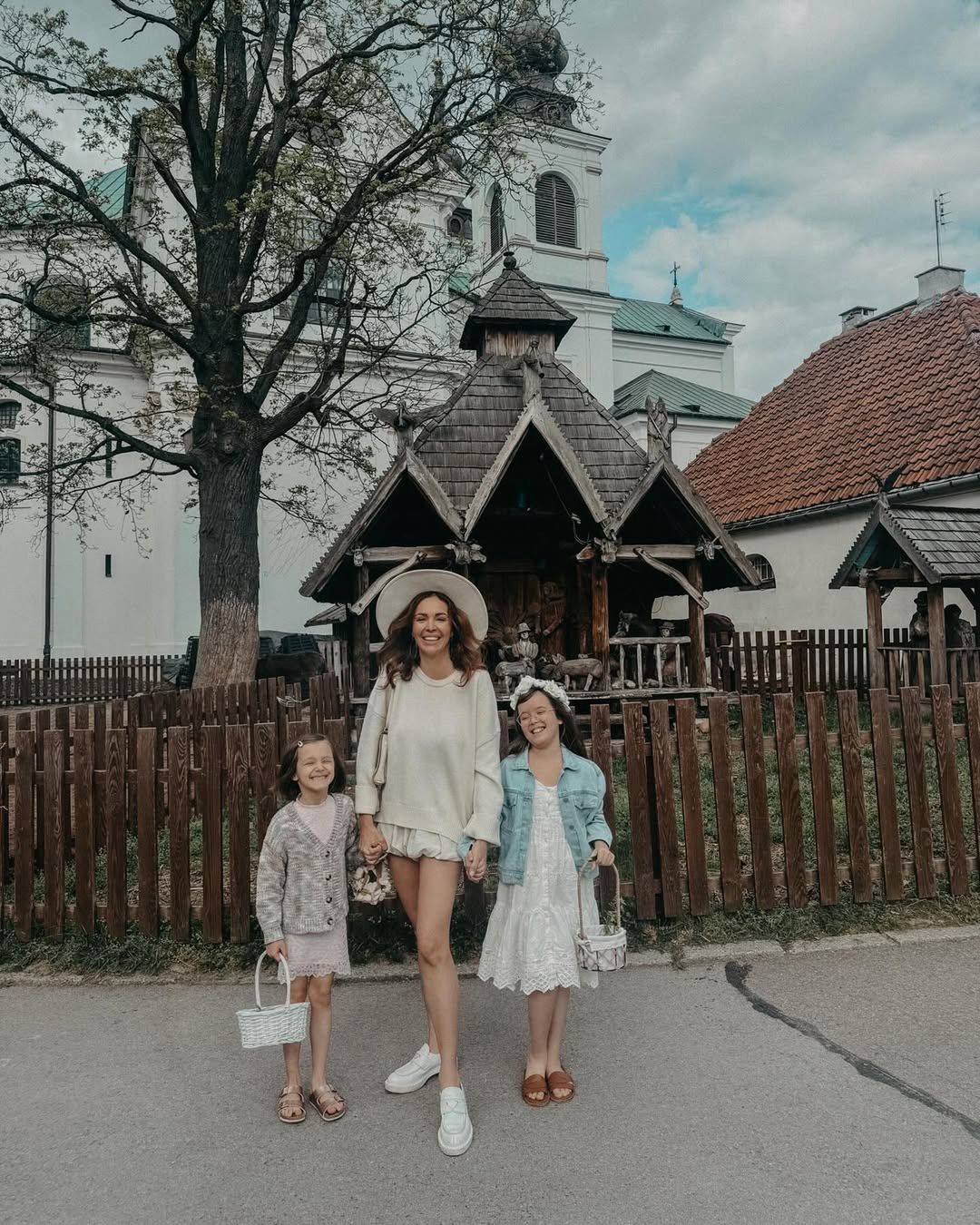 Anna Wendzikowska z córkami