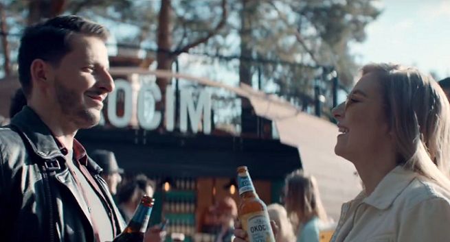 Impreza z piwowarami reklamuje nowe radlery bezalkoholowe Okocim (wideo)