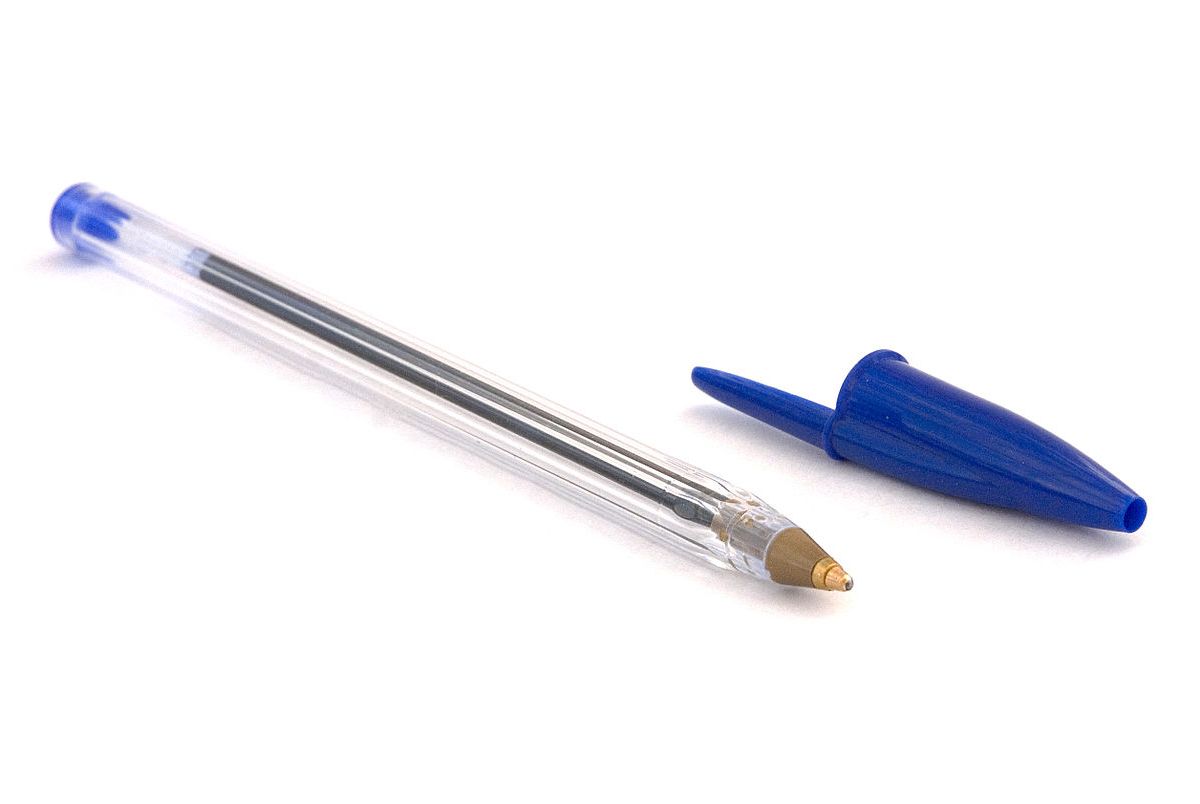 Skuwka w długopisie ma dziurkę. Po co? Przez jej brak ludzie umierali
