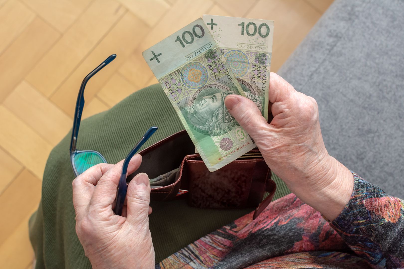 Zła wiadomość dla emerytów. Spadnie waloryzacja świadczeń