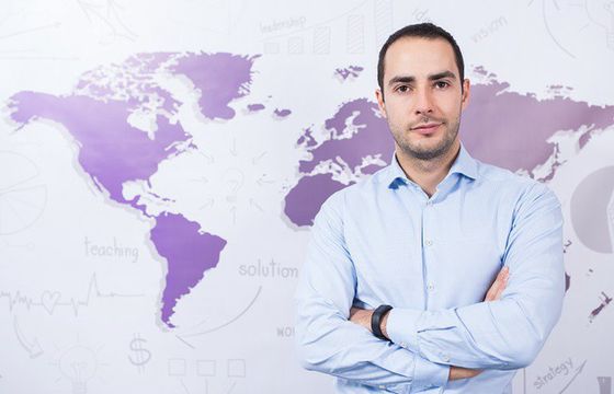 Adrian Rybicki odpowiada za sprzedaż w kilku krajach w RTB House