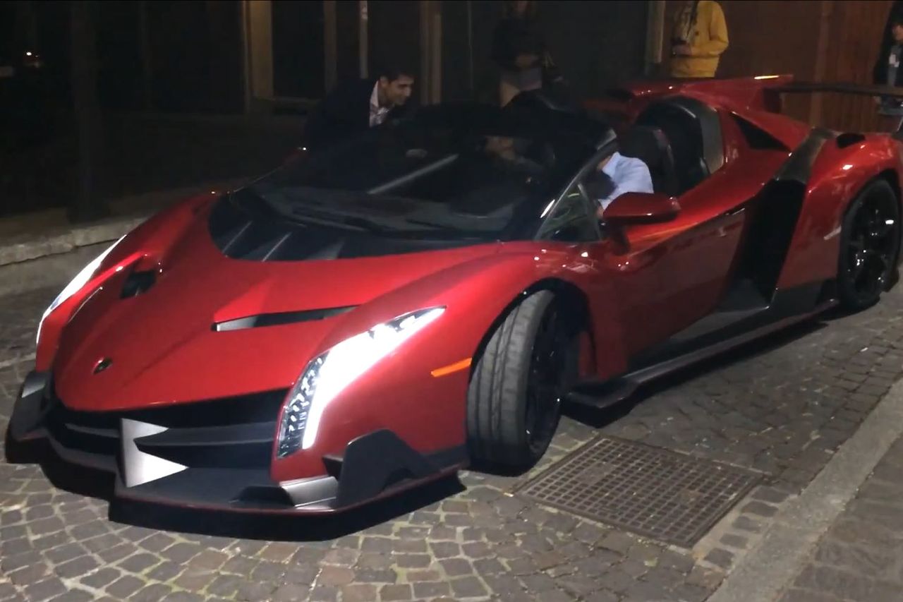 Lamborghini Veneno Roadster w galerii handlowej