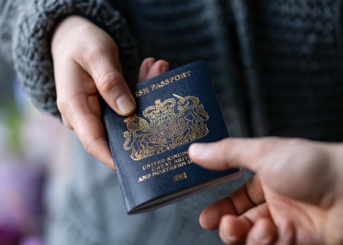 Po śmierci królowej Elżbiety II zajdzie zmiana w brytyjskich paszportach 