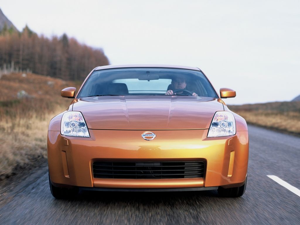 Od premiery 350Z minęło kilkanaście lat, a Nissan wciąż prezentuje się świetnie