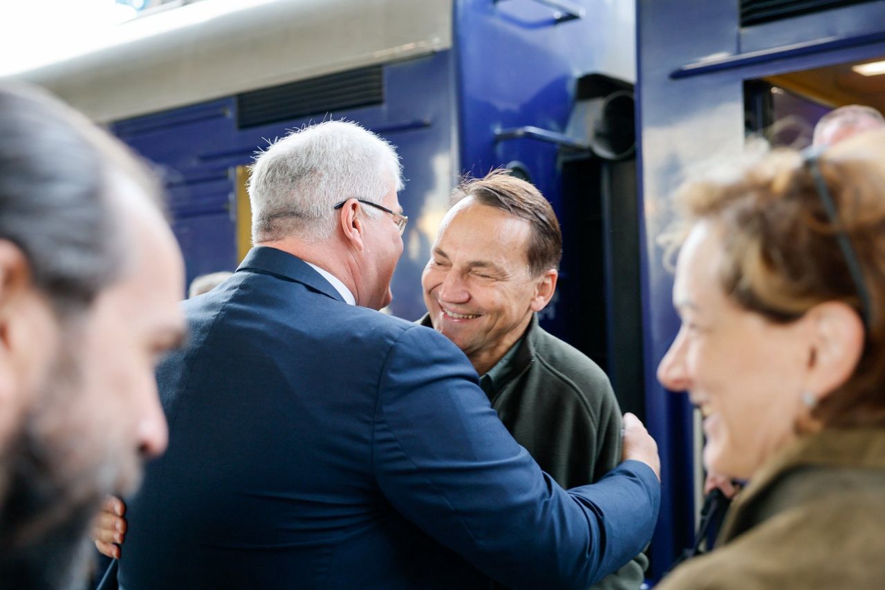 Sikorski znowu odpowiada Trumpowi. "To nie były pomyłki"