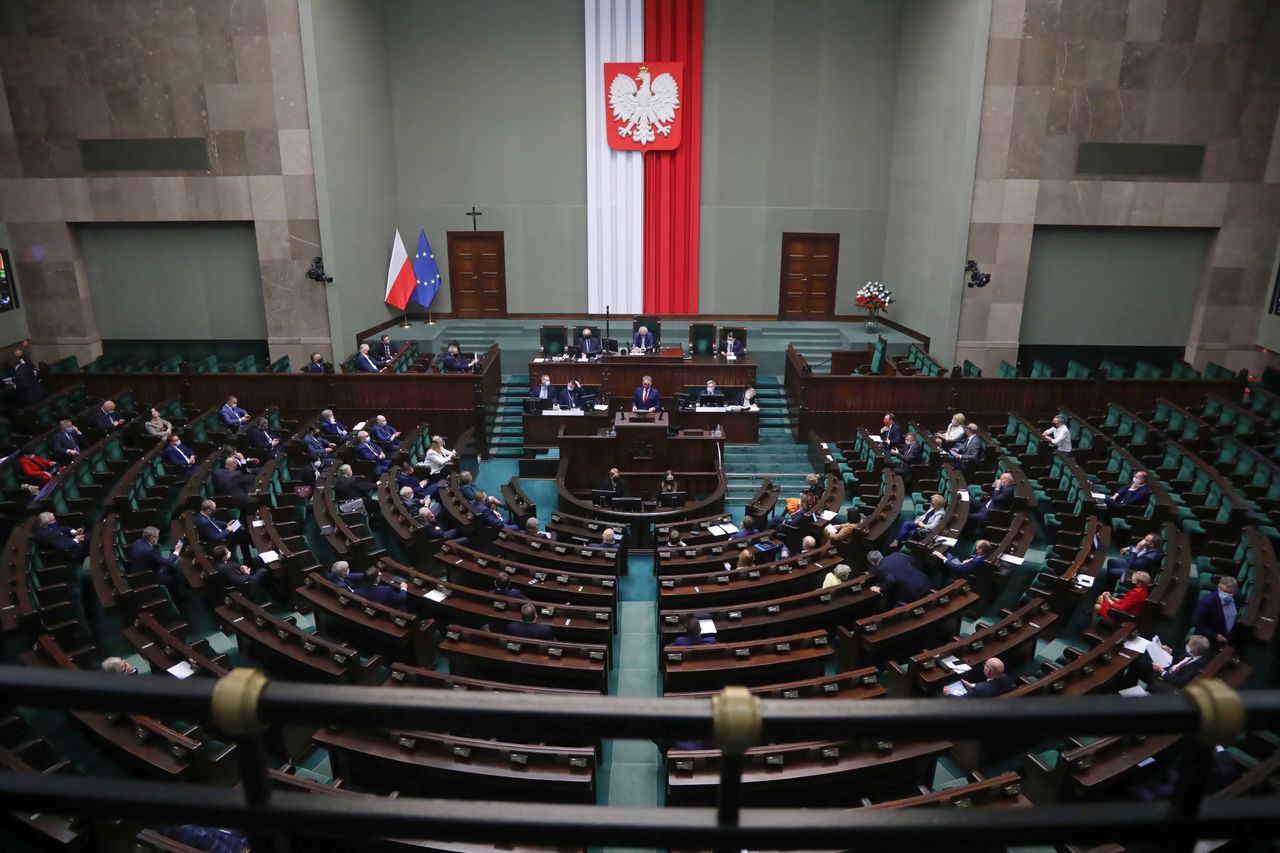 Najnowszy sondaż. Sześć partii w Sejmie